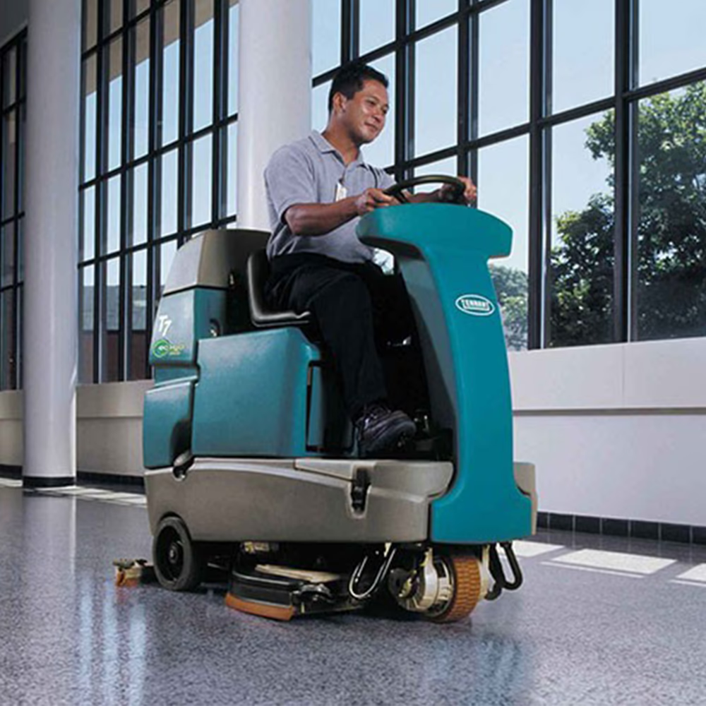 Tennant T7 Ride-On Floor Scrubber