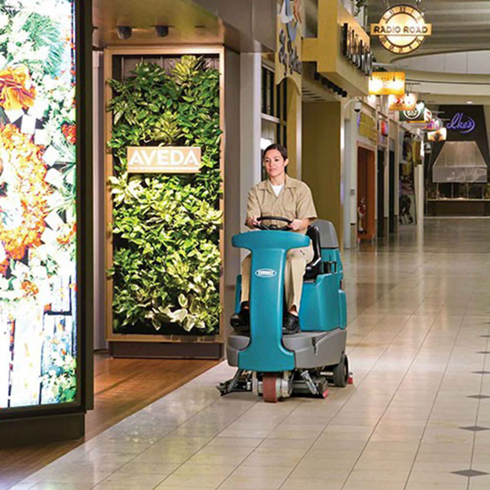 Tennant T7 Ride-On Floor Scrubber